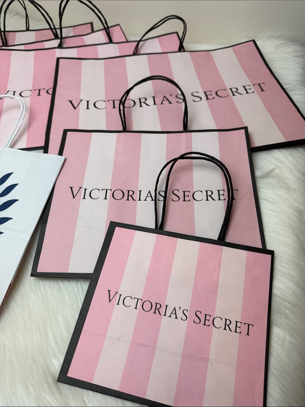 (8) Victoria’s Secret & PINK gift bags shopping bags - Picture 2 of 13